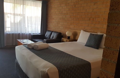 Coffs Harbour Hotel | Royal Palms Motor Inn