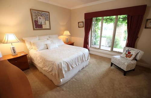 Batesford Bed & Breakfast | La Bella Vita