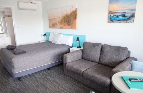 Waterhouse Hotel | Robetown Motel