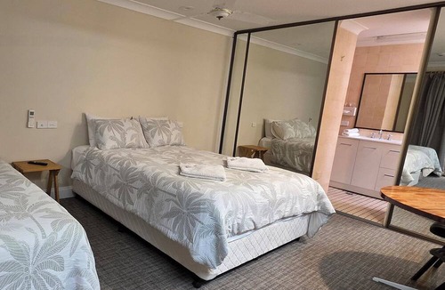 Lismore Hotel | Sisleys Motel