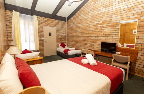 Coonabarabran Hotel | All Travellers Motor inn