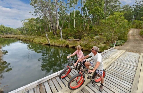 South Bruny House | Saintys Creek ~beautiful timber cottage!