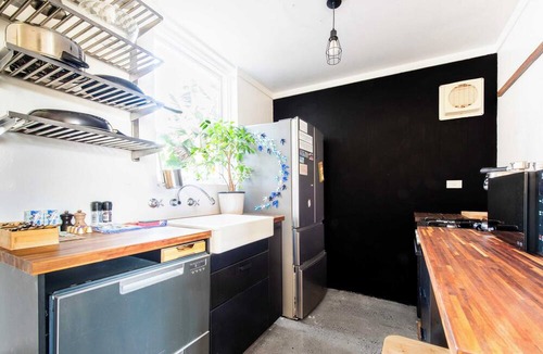 Parkville Apartment | 2BR Apartment in Parkville, Steps from Royal Park