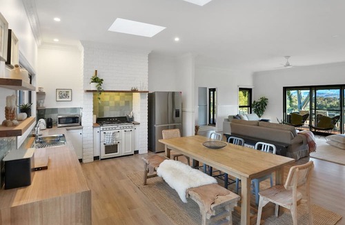 Mansfield House | Macs 75 - Luxurious Farm Getaway