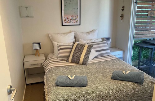 Apollo Bay Cabin | Modern bright seaside cabin in popular tourist park