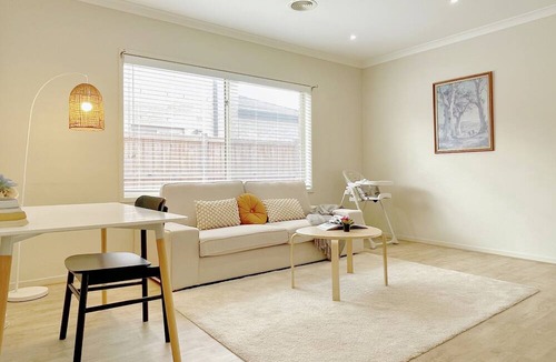 Point Cook Villa | Saltwater Coast House by GoodLive