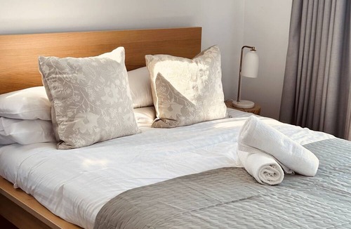 Rosebery Apartment | Spacious Top Level 3B2B Apt with Huge Balcony in Rosebery