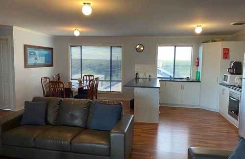 Wallaroo Plain House | OSPREY TOO