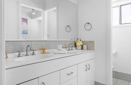 Pelican House | Serene Family Paradise