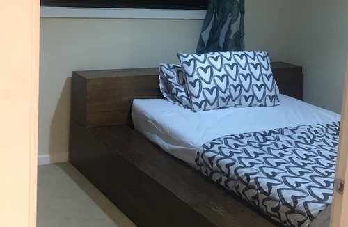 Truganina House | Melbourne+20 mins airport,city +5mins train station +bus stop next to the house