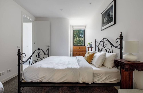 Brunswick East Apartment | Brunswick Serenade A Soulful Balcony Retreat