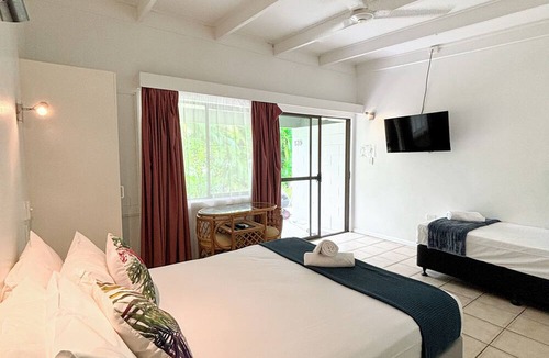 Nelly Bay Hotel | Amaroo Rainforest Resort