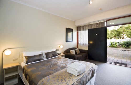 Lorne Hotel | Lorne Coachman Inn