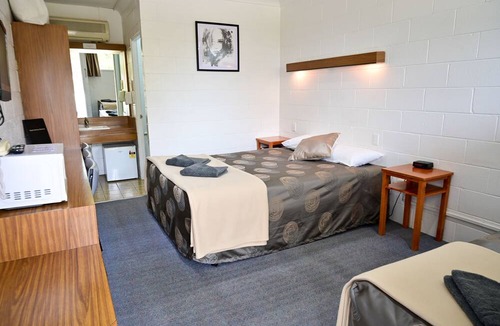Holbrook Hotel | Byer Fountain Motor Inn, Holbrook
