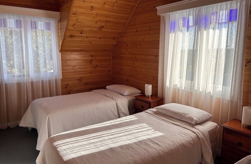 Port Fairy Cottage | Dunes - elegant beach villa with huge swim spa