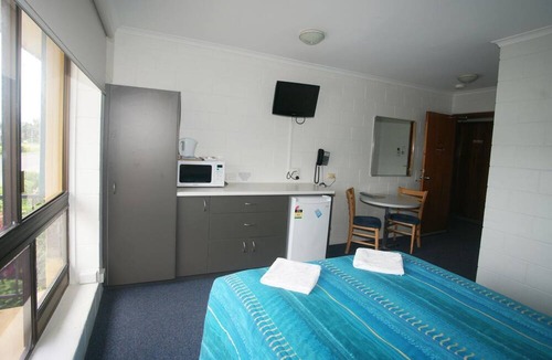 Aitkenvale Hotel | Cedar Lodge Motel Townsville