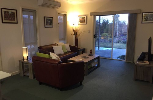 Upper Wakefield Bed & Breakfast | Lyreen's Apartment B&B