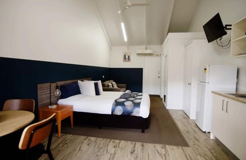 Queanbeyan Hotel | Canberra Ave Villas