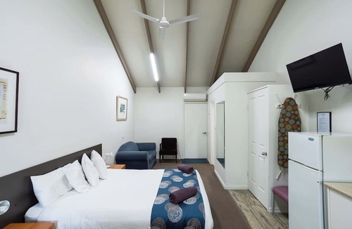 Queanbeyan Hotel | Canberra Ave Villas