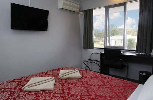 Cooma Hotel | White Manor Motel
