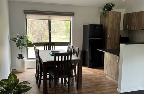 Halls Gap Hotel | Mountain View Motor Inn & Holiday Lodges