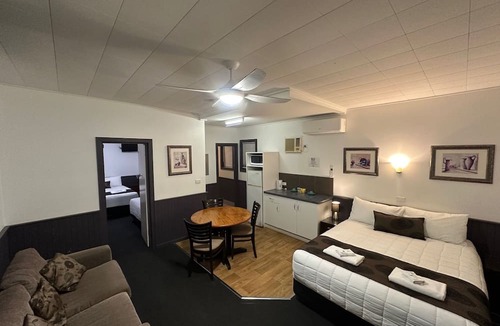 Lakes Entrance Hotel | The Esplanade Motel
