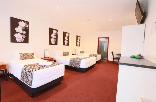 Lakes Entrance Hotel | The Esplanade Motel