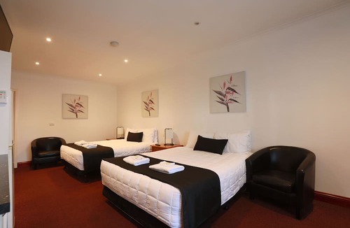 Lakes Entrance Hotel | The Esplanade Motel