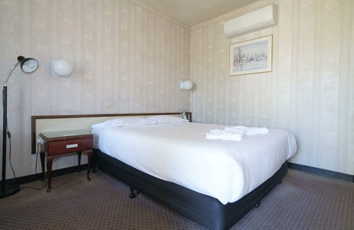 Queanbeyan Hotel | Olympia Motel