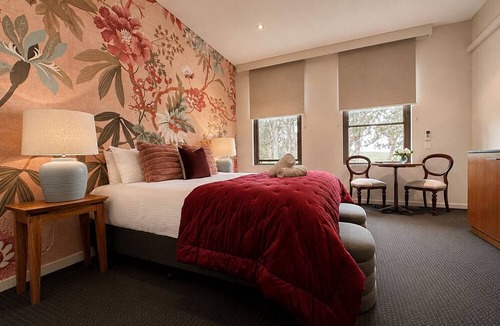 Beechworth Hotel | The Grand Oaks Resort