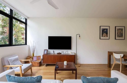 Erskineville Apartment | Treetops Erskineville Apartment w Parking & Aircon
