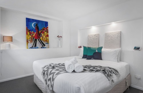 Lindisfarne Apartment | Cosy Cottesloe - One Bedroom - Free Parking - Lindisfarne