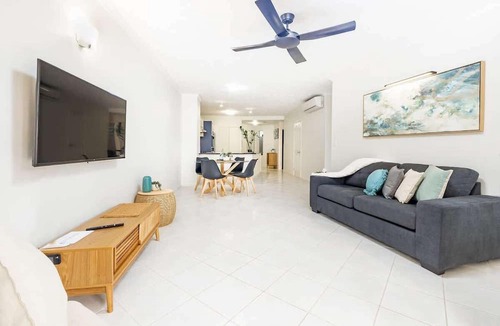 Cairns North Apartment | Cairns Esplanade—Poolside Stay near the Waterfront