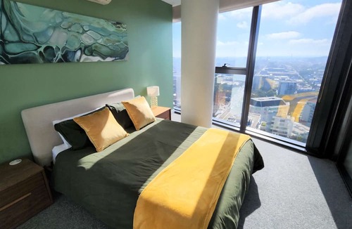 South Yarra Apartment | Sky-high South Yarra luxury 2 bed sleeping up to 4
