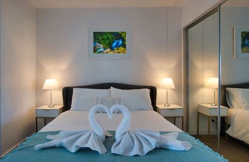 Adelaide Central Business District Apartment | Luxury 1BR CBD Apt with Stunning Views, Pool & Gym