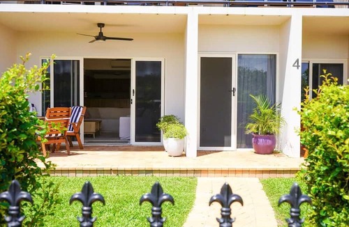 Belgian Gardens Apartment | The Esplanade-Amazing 3 bed, 2 Bath, Pool