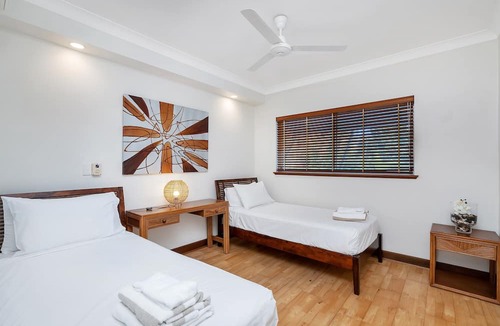 Clifton Beach Apartment | 2 Bedroom 2 Bathroom Beachfront Apartment in Clifton Beach