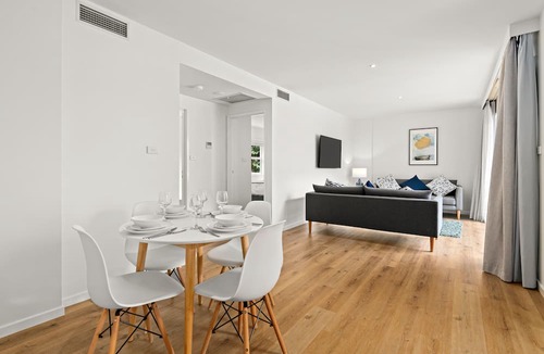 Burwood Apartment | Modern and Spacious Two Bedroom Apartment