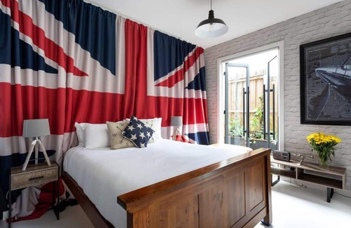 Windsor Apartment | House of Windsor by Ready Set Stay - Kings Domain - Fully Fenced and WIFI