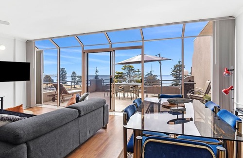 Torquay Apartment | Beachfront Esplanade Apartment 12-20 Ocean Views