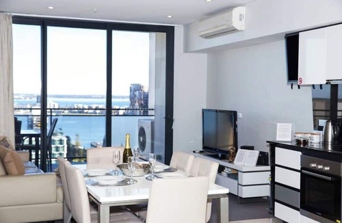 Perth Central Business District Apartment | Central CBD EXEC Stunning View Wifi Netflix Wine