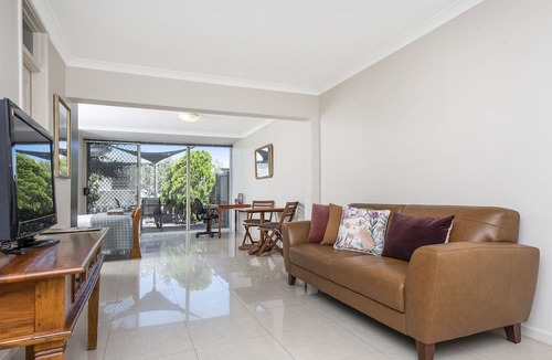 Fremantle Apartment | Beautifully renovated studio apartment in Fremantle