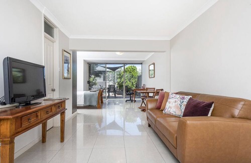 Fremantle Apartment | Beautifully renovated studio apartment in Fremantle
