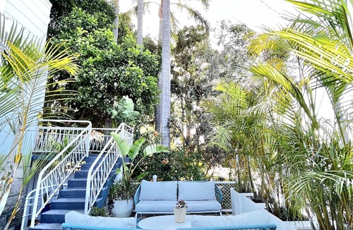 Coogee Apartment | Kookaburra down