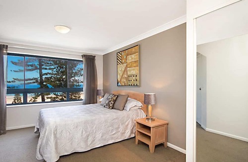 Coolangatta Apartment | Calypso Plaza 403 - Coolangatta Beachfront