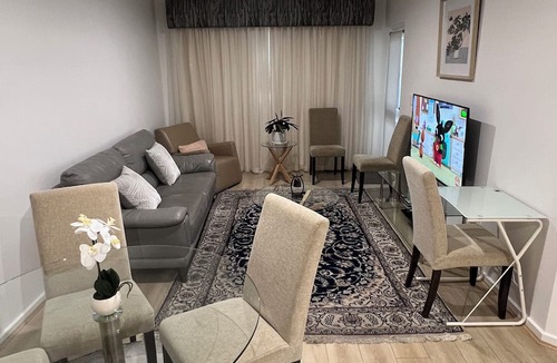 Adelaide Central Business District Apartment | ADELAIDE CBD APARTMENT - 3BR, 2BATH & CARPARK