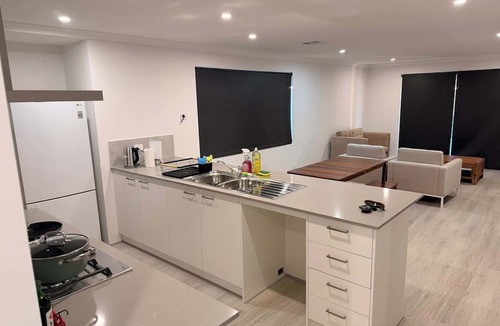 Lakelands House | Mandurah escape with an ensuite in each room!