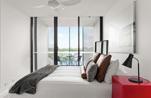 Oakleigh Apartment | Central Oakleigh 2BR Apartment w Parking