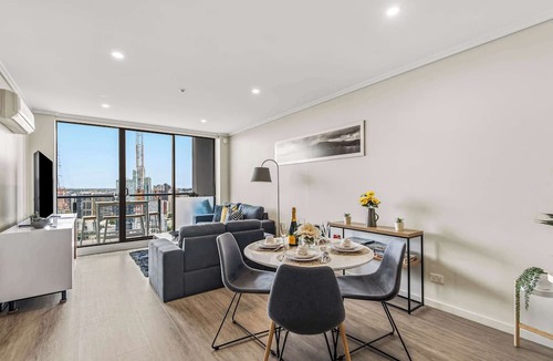 Southbank Apartment | Skyline Escape Melbourne| Pool,Gym & Walk to Crown