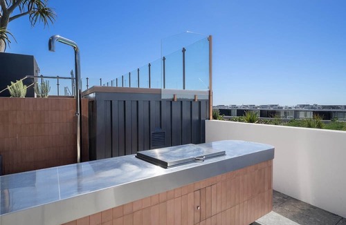 North Fremantle Apartment | Bright Studio in Trendy North Fremantle